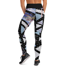 Load image into Gallery viewer, Geo tropical Leggings